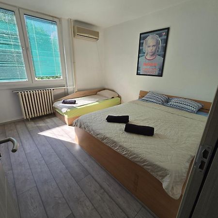 City Center Apt Wfree P Скопие Екстериор снимка