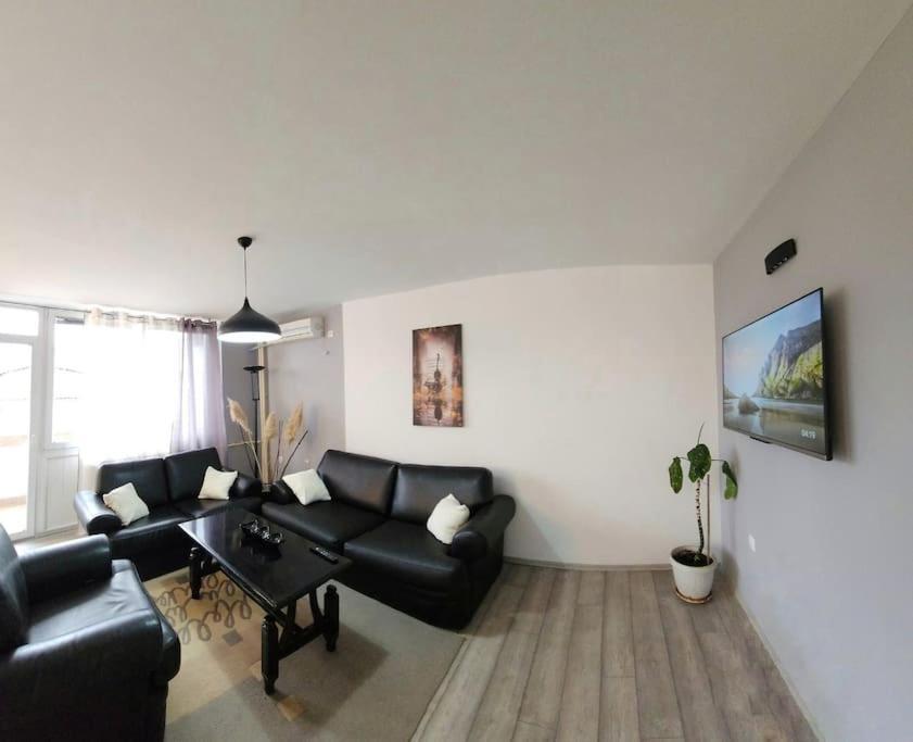City Center Apt Wfree P Скопие Екстериор снимка