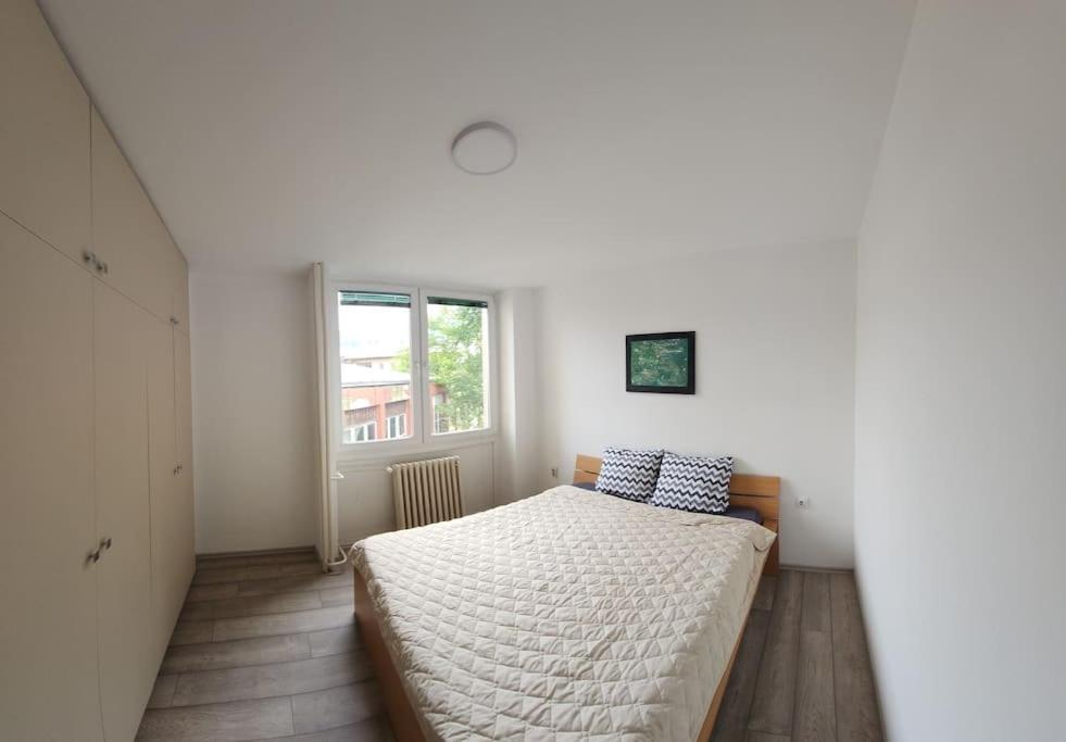 City Center Apt Wfree P Скопие Екстериор снимка