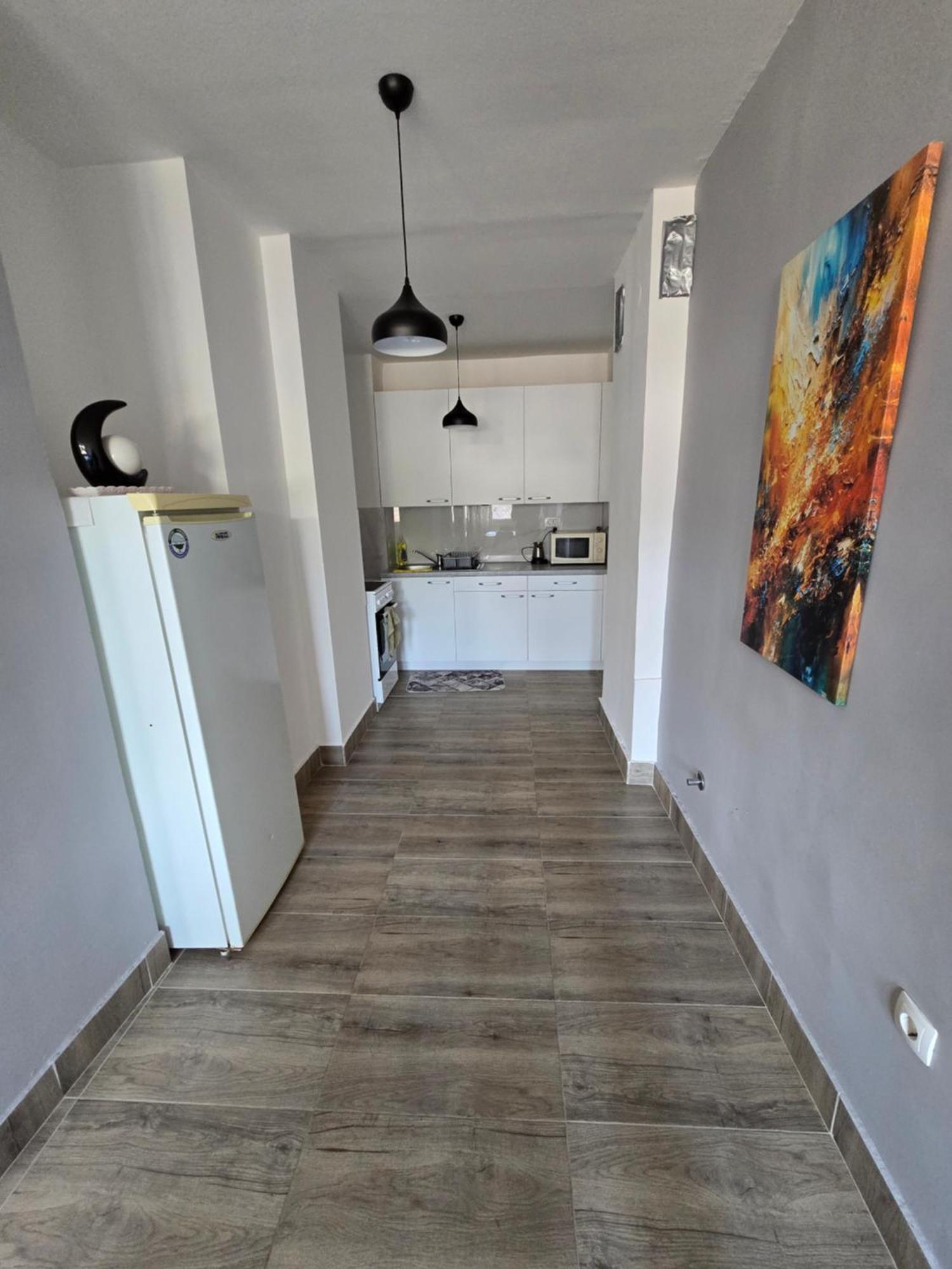City Center Apt Wfree P Скопие Екстериор снимка